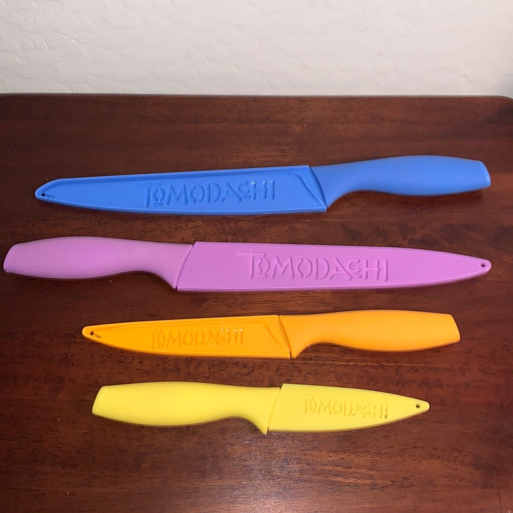 TOMODACHI BRAND NEW SET OF 4 AMAZING KNIVES